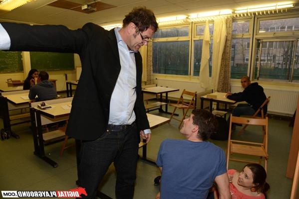 16P Taissia Shanti na sala de aula