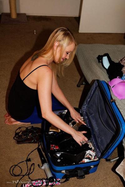 15P Blonde cutie Brea Bennett in behind the scenes photos