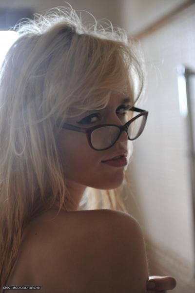 12P Sexy blonde in a shower