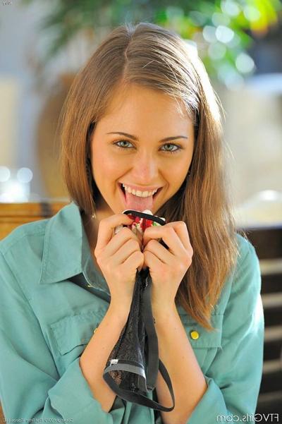 15P Beautiful Riley Reid sniffs panties and spreads pussy