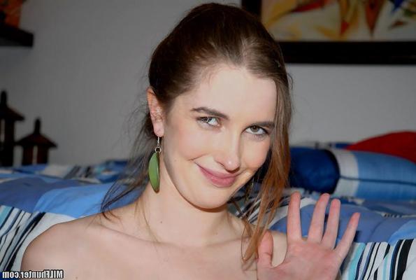 12P 12 pics and 1 movie of Mia from Milf Hunter
