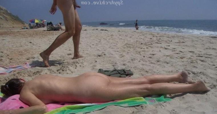 15P Beauty babes on the beach