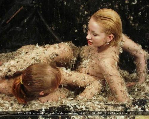 12P Beautiful nakes girls covered in feathers