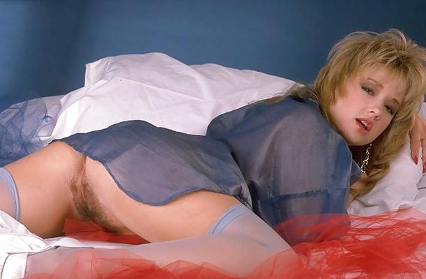 19P Pornostar Taija Rae zeigt ihren schönen Körper
