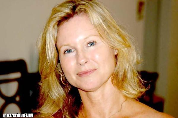 12P 12 pics and 1 movie of Susie from Milf Hunter
