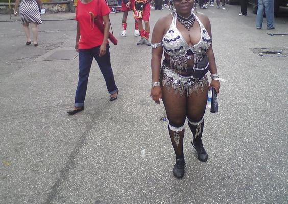 25P Carnaval des Caraïbes. Chatte, seins et mégots-Partie 5