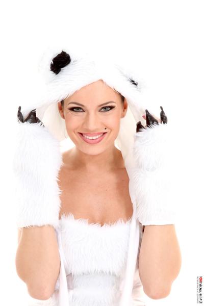 4P Beautiful babe Sheila Cooper as a sexy bear