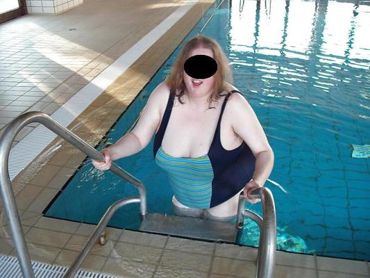 25P My wife in swimsuit 