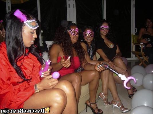 16P Naughty girls giving awesome blowjob on late hardcore party