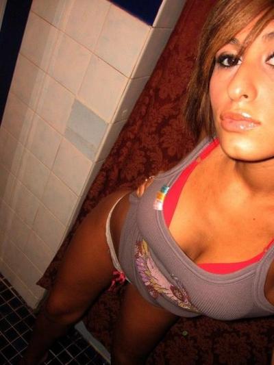 15P Amateur self shooting teens showing their bodies