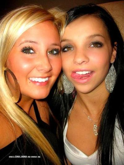 16P Nice steamy picture set of hot and sexy amateur lesbo teens 