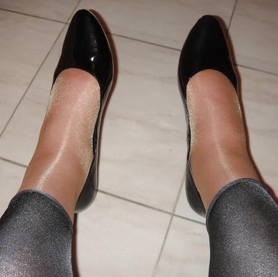 25P De nouveaux collants, de nouvelles chaussures et un NOUVEAU JOUET