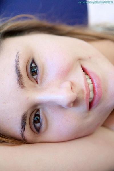 15P Amateur Dirty Blond Babe Teases Off Her Clothes And Spreads