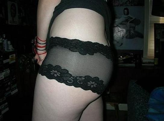 15P Superbe jeune blonde avec de beaux seins posant nue devant la caméra