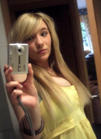 16P Hot pictures of gorgeous busty babes self-shooting