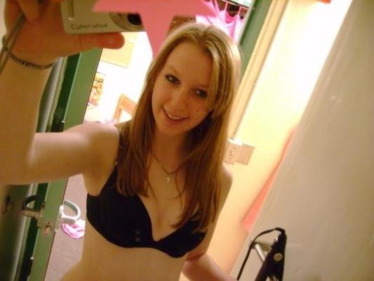 15P Gorgeous beautiful cutie teen posing on camera naked