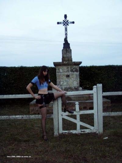 15P Sexy police woman posing