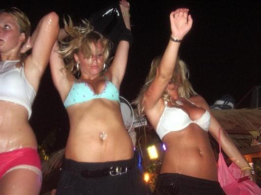15P Gorgeous horny sweet amateur girls posing on camera naked