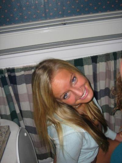 20P Amateur drunk teens peeing