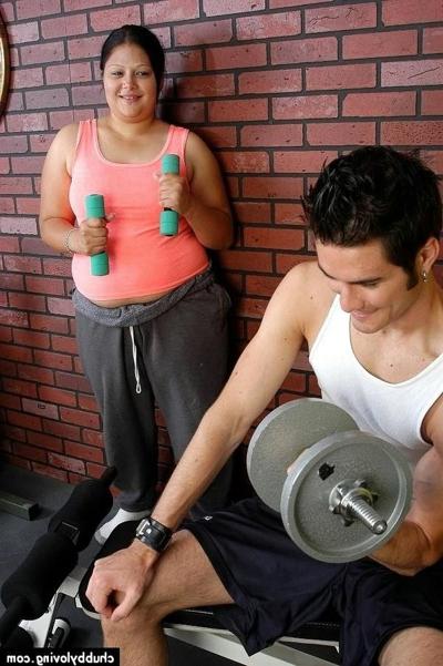 16P Busty plumper giving blowjob and getting screwed in gym