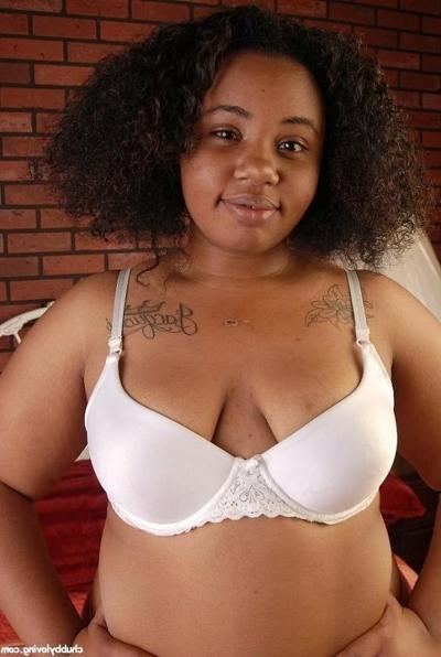 16P Fat ebony teen spreading and toyng her black pussy