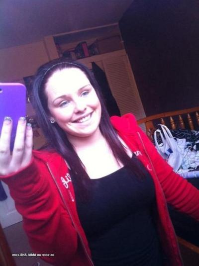 10P Collection of non-nude pics of a chubby teen