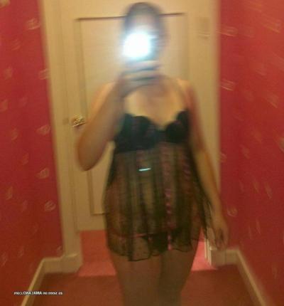 10P Selection of two amateur BBWs posing for the cam