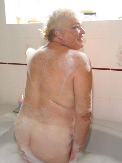 12P old fat hot tub granny is a little shy