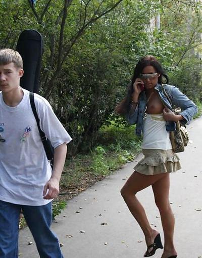 10P Brunette flashing in the street