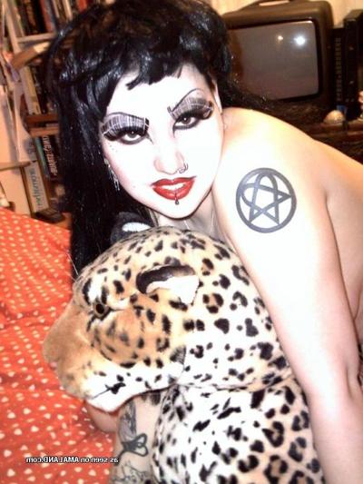 16P Hot goth in sexy lingerie posing slutty