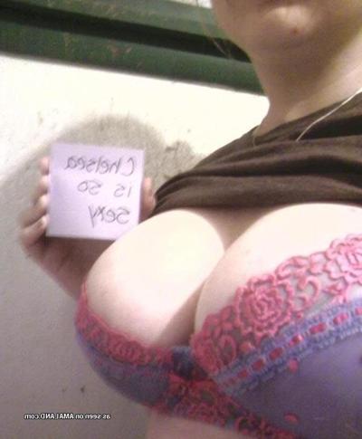 15P Chubby amateur girlfriend showing her boobs