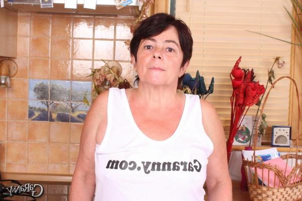 16P These guys hook up with this plump housewife to fuck