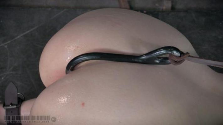 15P Delirious loves intense BDSM and electricity is right up her all