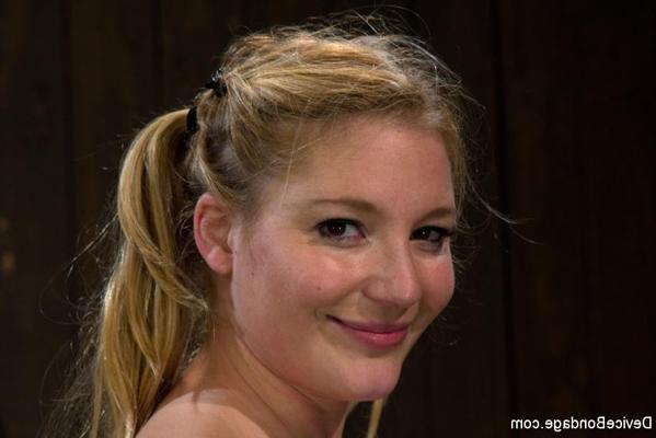 15P Aurora Snow bound head down ass up with buttplug