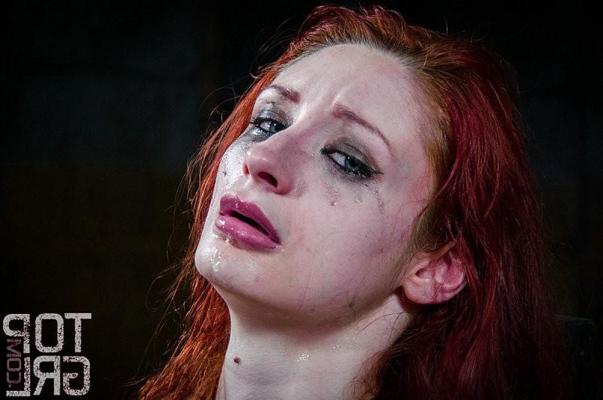 16P Violet Monroe redhead is bound and mermaid dunked in water by le