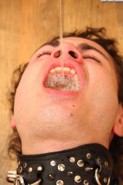 16P Seductive dominatrix orders the slave to lick her pussy and then pisses into his
