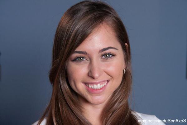 20P Riley Reid piano girl sexual bound and dominated coms like crazy