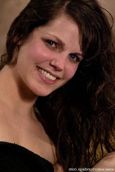 15P Bobbi Starr kämpft mit verbundenen Augen und Fesseln darum, über Wasser zu bleiben
