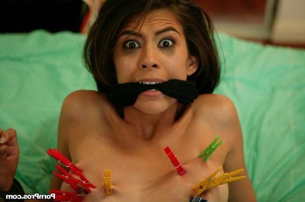 16P Cute Heather Vahn needs a rough treatment at home