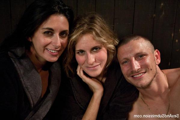 15P Nikki Daniels est secrètement droguée et enfermée dans un cachot