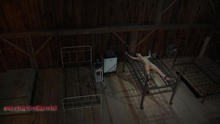16P Elise Graves continues her grand tour of PDs Play House. She checks out the imp