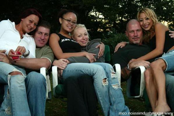 15P Cute chicks getting bondage and fucked in orgy outside