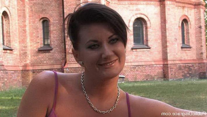 15P Dark haired lass bondaged and having rough sex outside