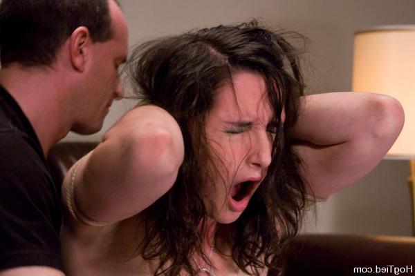 15P Slave girl Natasha Dee gets wet from the smell of rope
