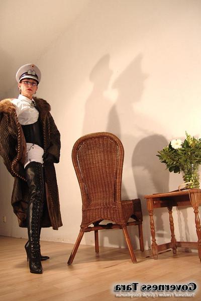 15P Mature but strict mistress in leather and fur coat posing