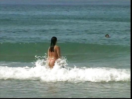 6P Wife naked on public beech