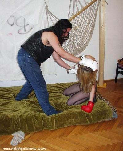 4P Watch real catfights caught on camera