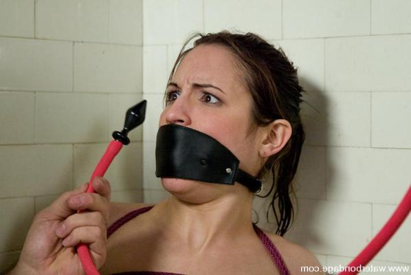 15P Flexible beauty Amber Rayne is tied,fucked and water-tortured