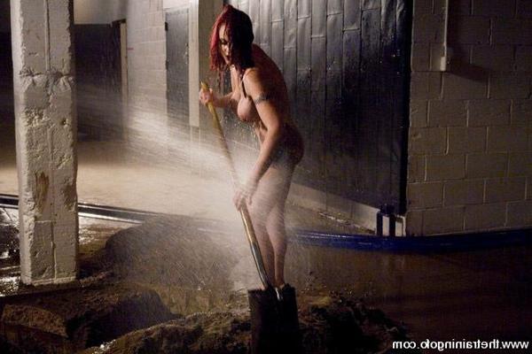 15P Redheaded submissive laps at sexy domme's pussy