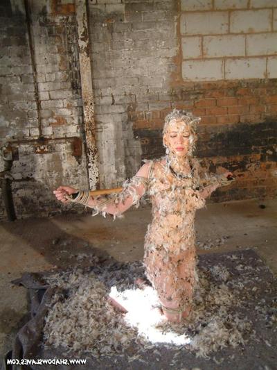 15P Bound blad Asian slavegirl tarred and feathered